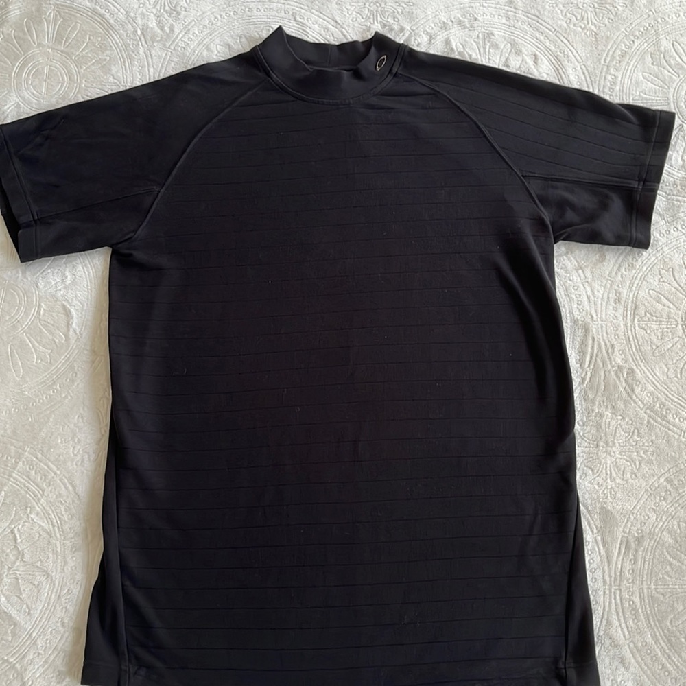 Oakley sz Medium black short sleeved top-